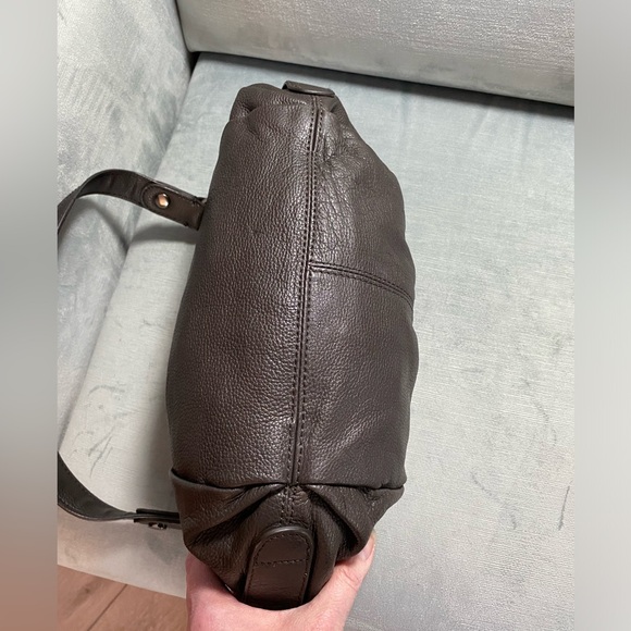 EUC Simply Vera brown pleated pebble leather shoulder hobo bag 14“ x 8.5“ x 2“ - Picture 7 of 17